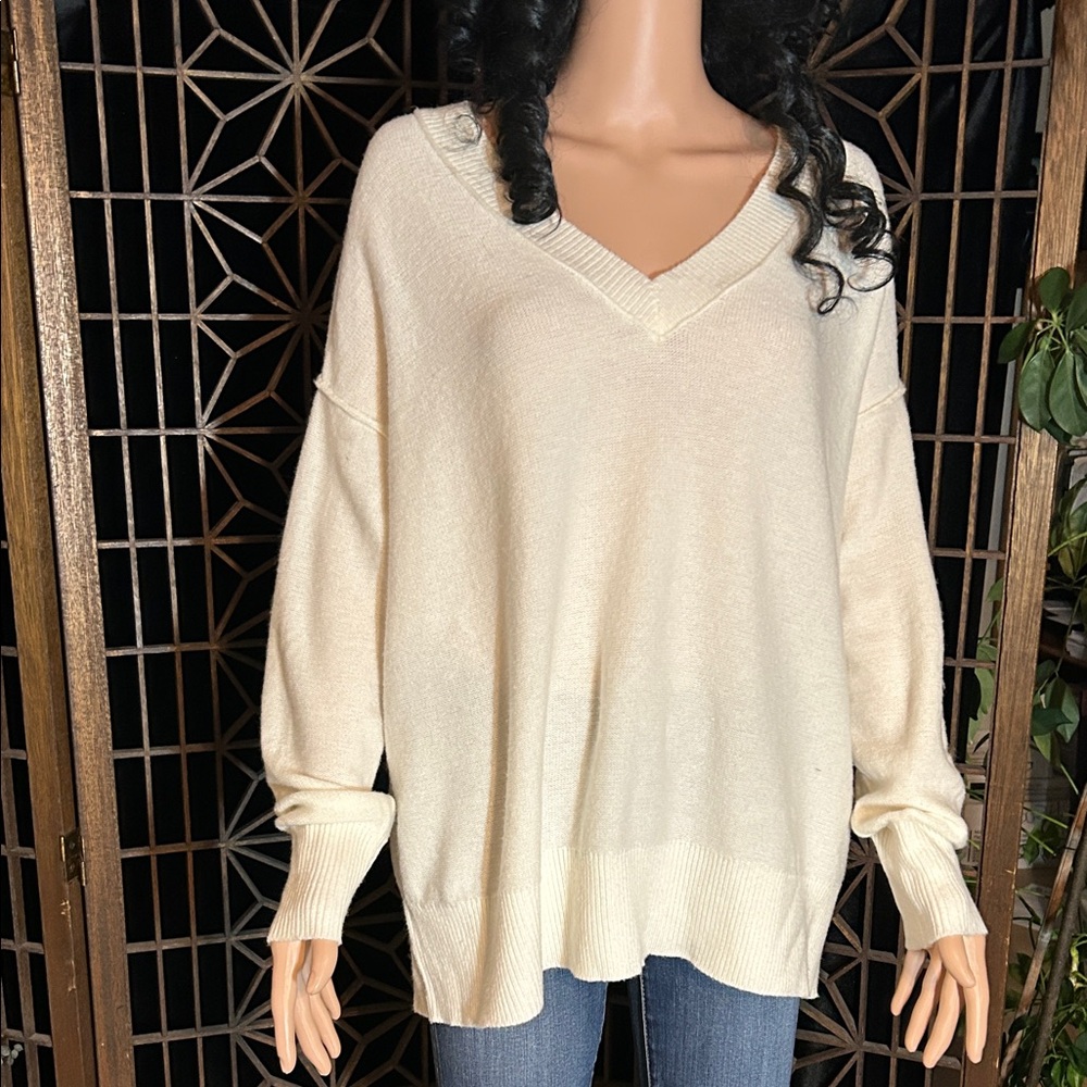 NWOT OVERSIZED CREAM SO SWEATER S -L